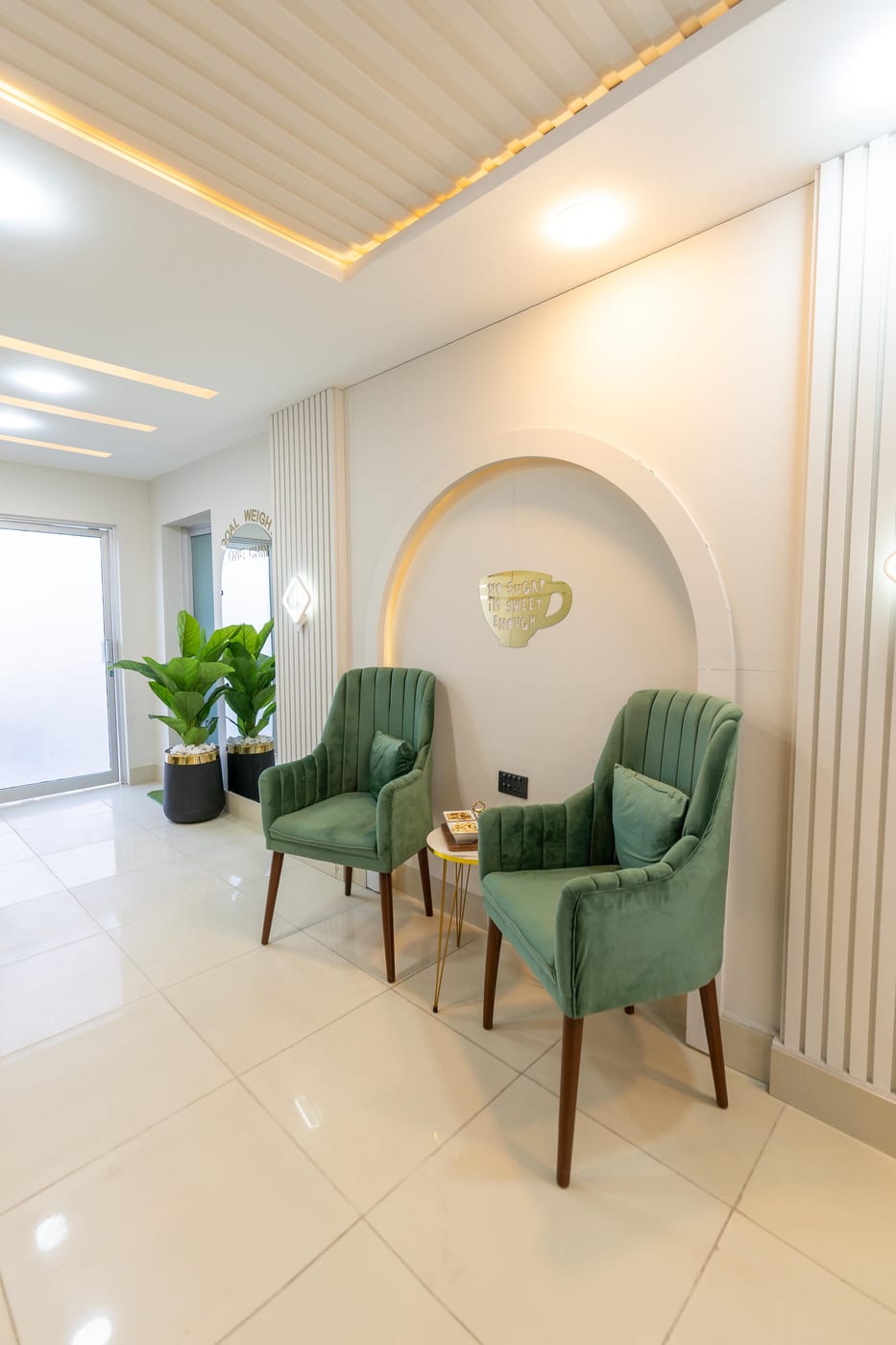 Eat Without Guilt clinic in Faisalabad &mdash; Seating area